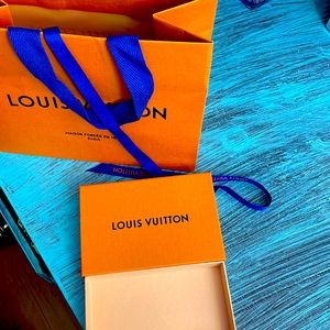 Lv empty bag and box